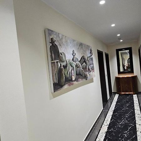 Hotel Pirro Vlore Exterior photo