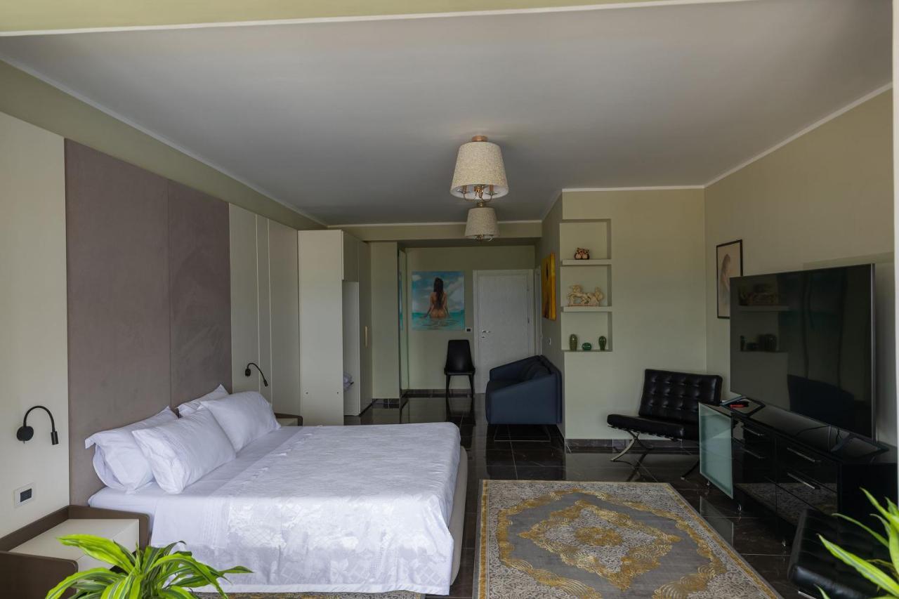 Hotel Pirro Vlore Exterior photo